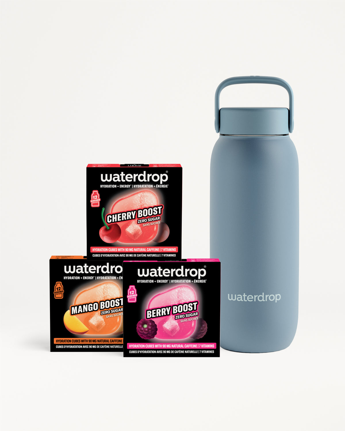 Botella reutilizable azul claro junto a tres cajas de Waterdrop de sabor sobre fondo blanco.