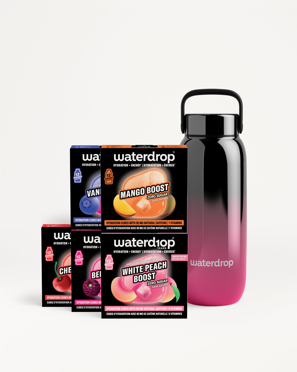 Sachetos de polvo de diferentes sabores junto a una botella reutilizable con degradado negro a rosa.