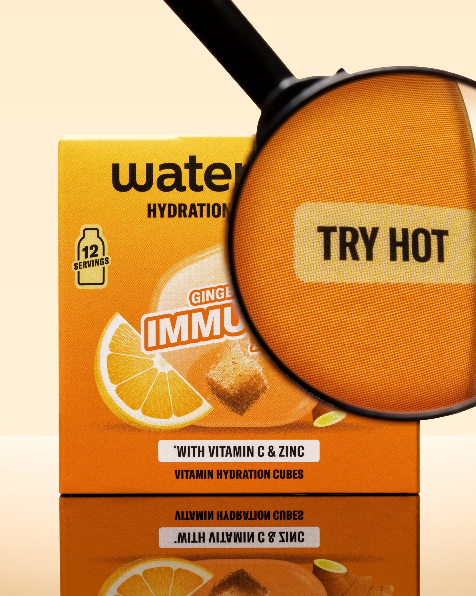 Caja naranja de cubos de hidratación con imágenes de limón y una lupa sobre el paquete.