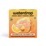 Empaque naranja y amarillo de cubos para inmunidad Waterdrop con gráfico cítrico.