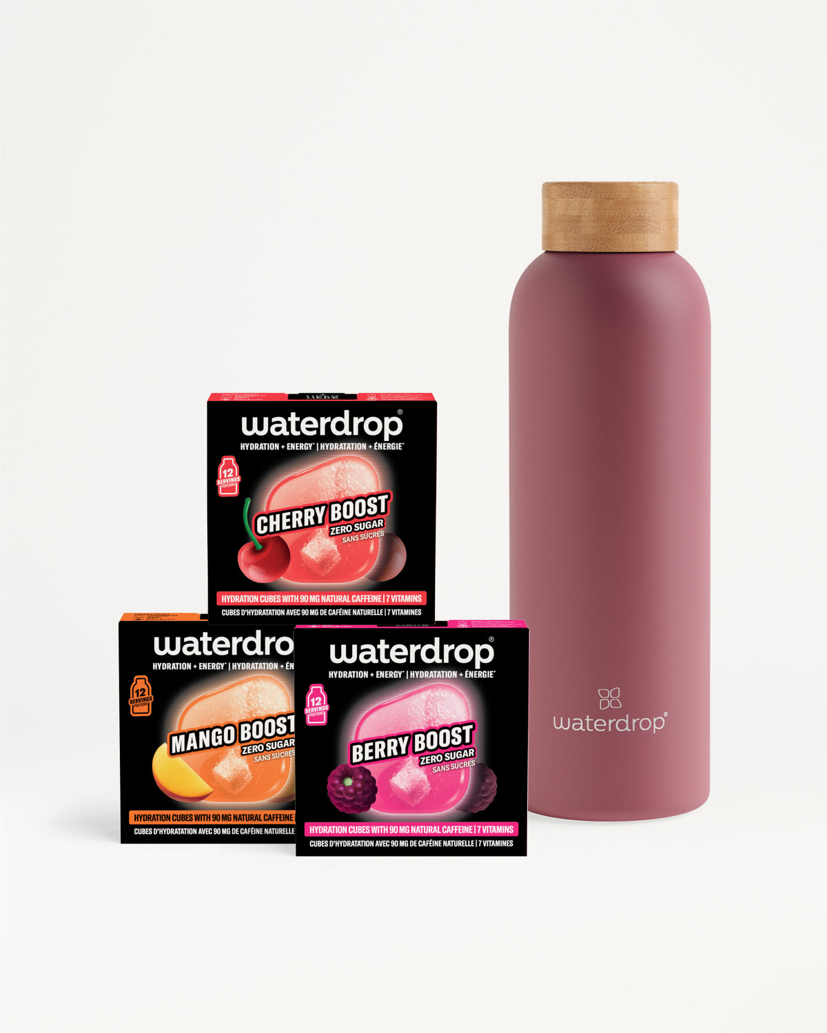 Tres cajas compactas de Waterdrop para potenciadores de sabor junto a una botella rosa reutilizable con tapa de madera.