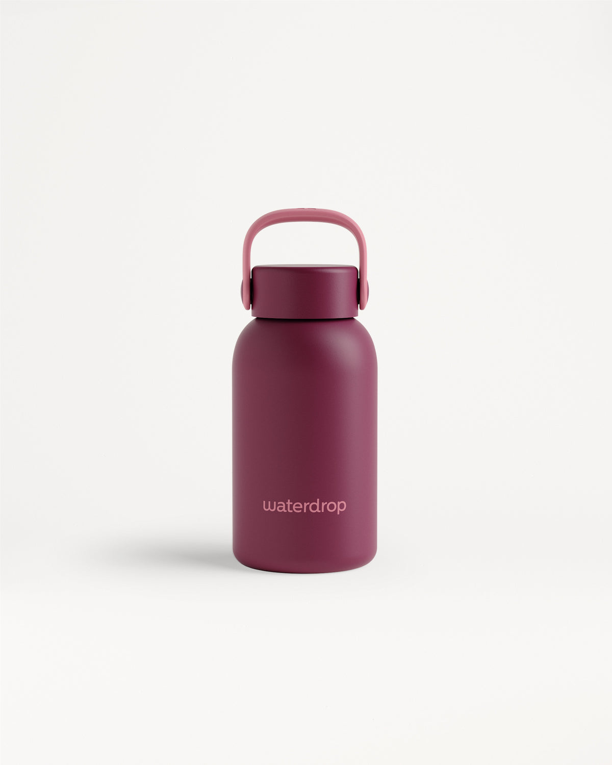 Botella de agua reutilizable magenta con asa curva sobre fondo blanco.